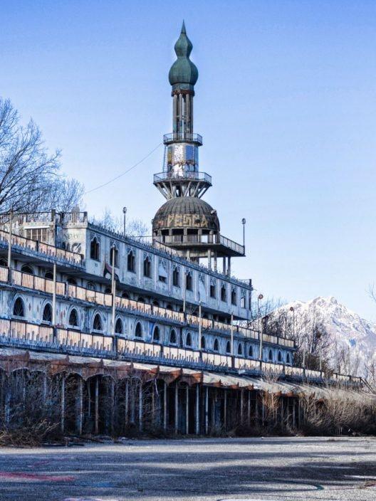 Das Geisterdorf in der Lombardei: die unglaubliche Geschichte eines verlassenen Las Vegas