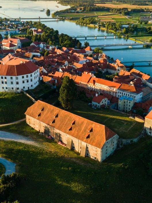 Historische Städte in Slowenien, Routen und Sehenswürdigkeiten