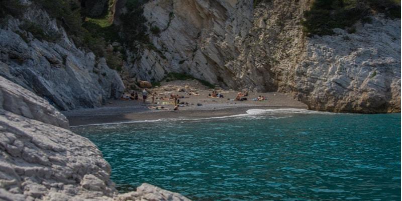 Strand von Bergeggi Ligurien
