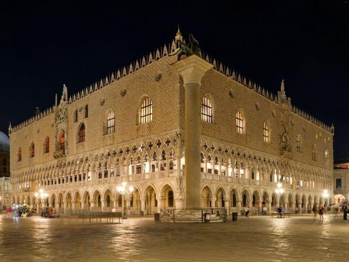 Palazzo Ducale in Venedig, beleuchtet
