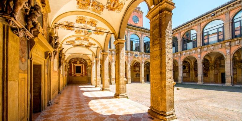 cortile-archiginnasio