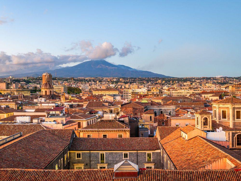 Der Blick auf Catania, mit dem Ätna im Hintergrund