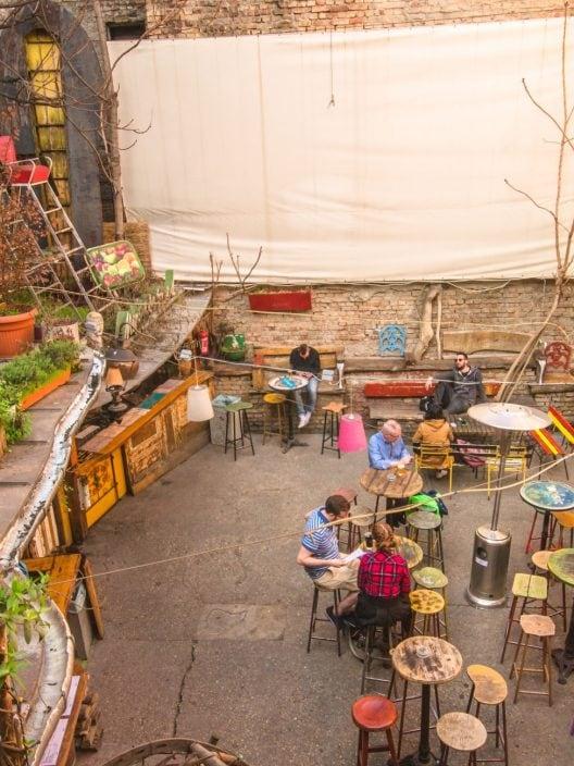 Ruin Bars in Budapest: Der Leitfaden zu den ikonischsten Ruin Pubs der Stadt