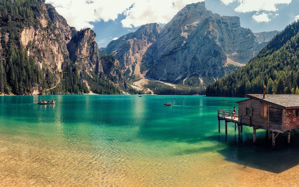 Lago di Braies, wo ist es? Anreise und die schönsten Wanderwege der Perle der Dolomiten