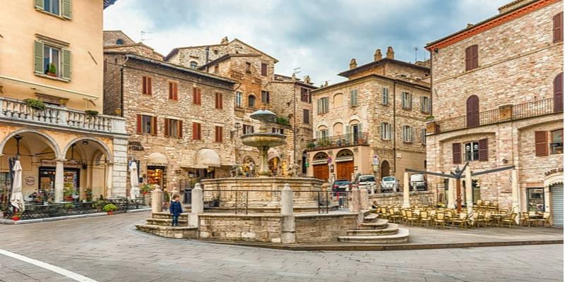 assisi-piazza