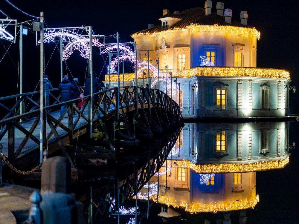 Luci d'Artista an der Casina Vanvitelliana in Bacoli