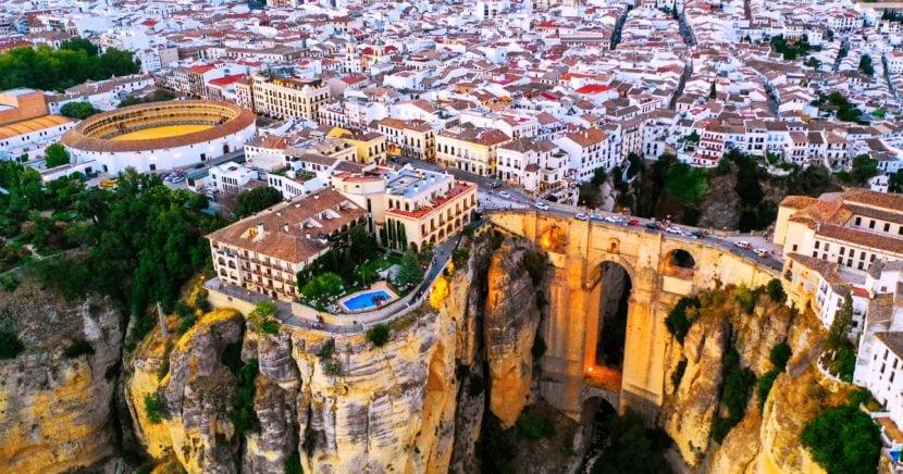 Andalusien: was man unbedingt zwischen Städten und Meer sehen sollte