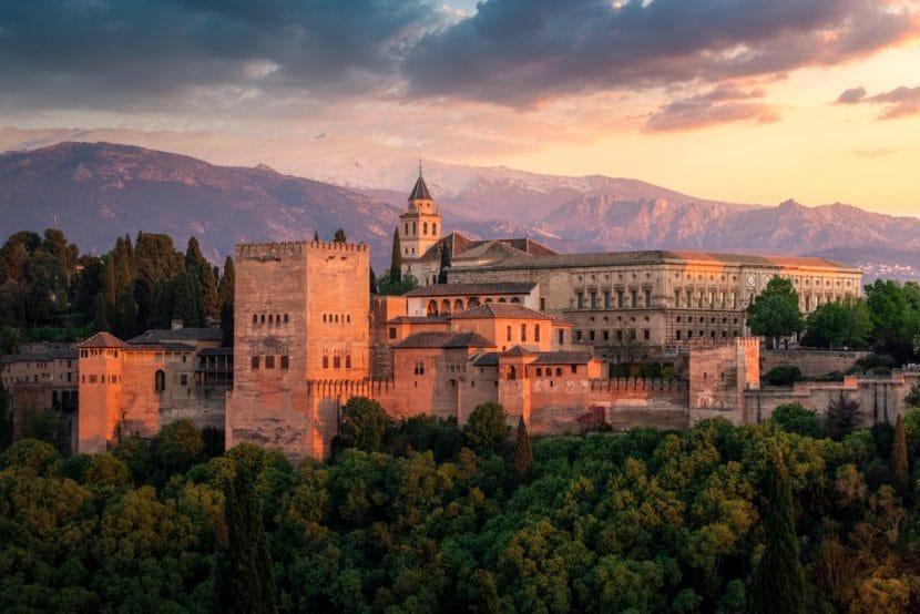 Granada mit Sierra Nevada