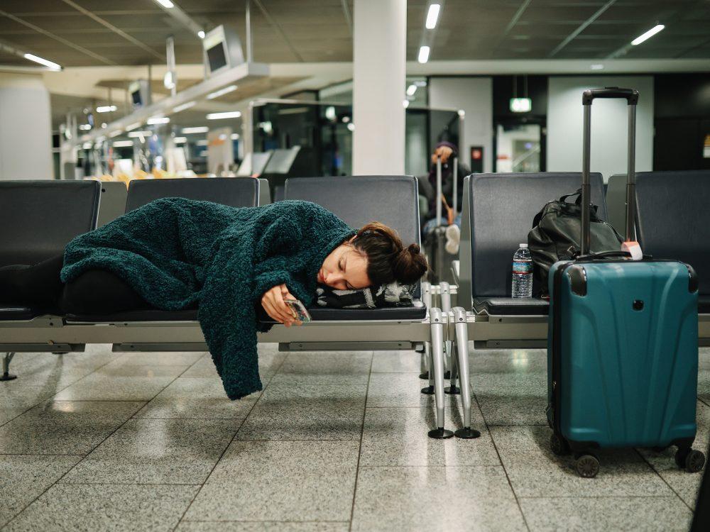 Im Flughafen schlafen