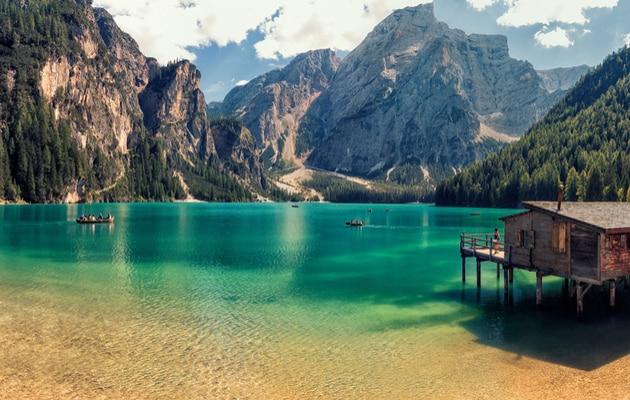 lago-di-braies-trekking