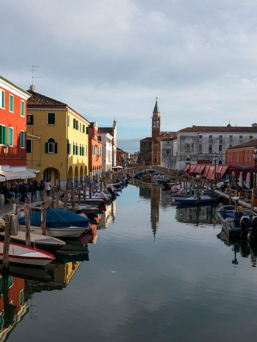 Es ist das schönste Dorf am Meer in Venetien. Hier ist es