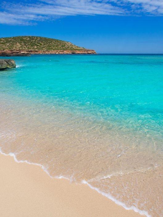 Strände von Ibiza: die schönsten und am besten ausgestatteten, die VIPs und für Nudisten