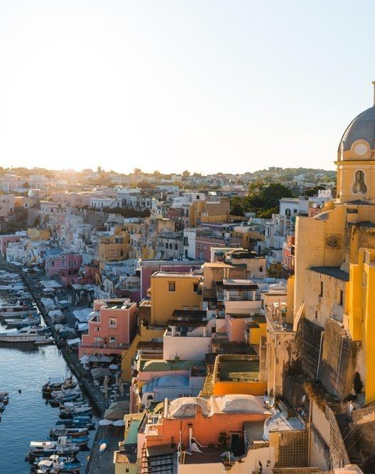Die schönste und malerischste Insel Italiens. Hier ist, wo man diesen Sommer hingehen sollte