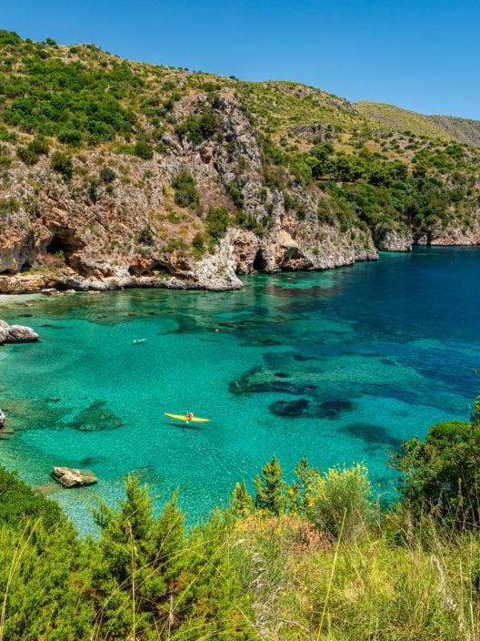 Es gibt eine Bucht im Cilento, wo das Wasser klar ist und absoluter Frieden herrscht