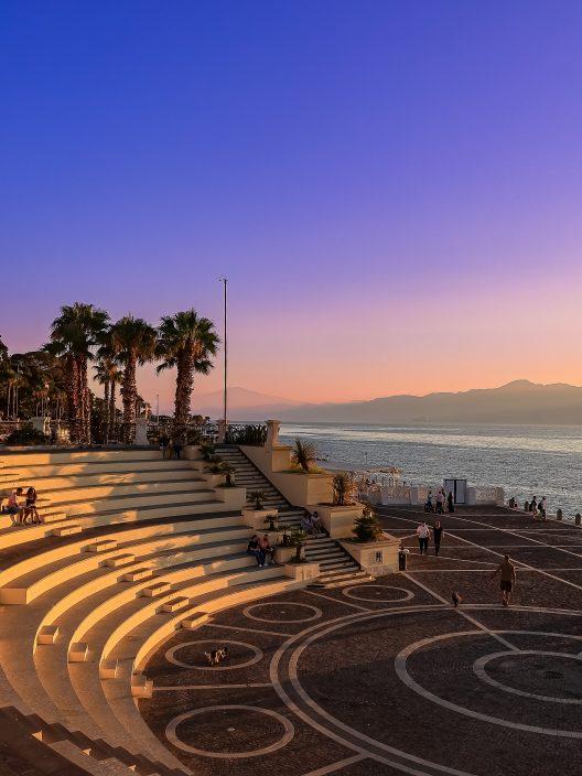Warum hat die Costa Viola so magische Sonnenuntergänge? Finde das Geheimnis heraus