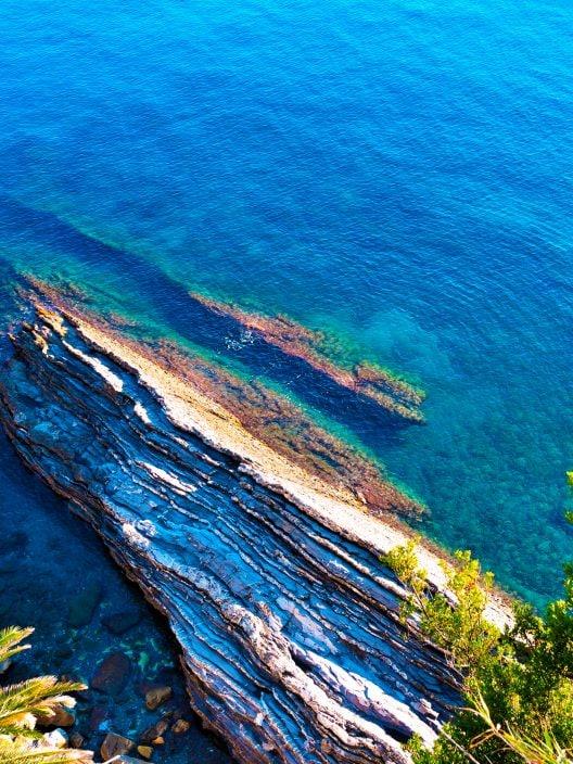 Der geheimste Pfad Liguriens endet an einer wilden und transparenten Bucht