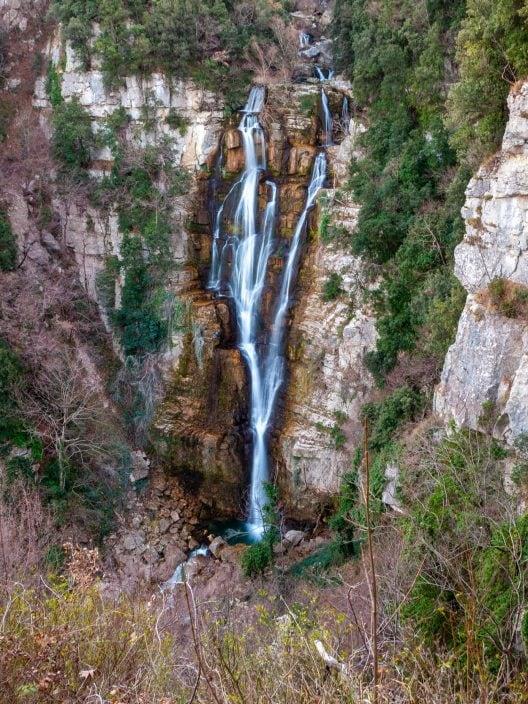 Ein unbekannter Ort in Abruzzen, der wie ein tropischer Wald aussieht.