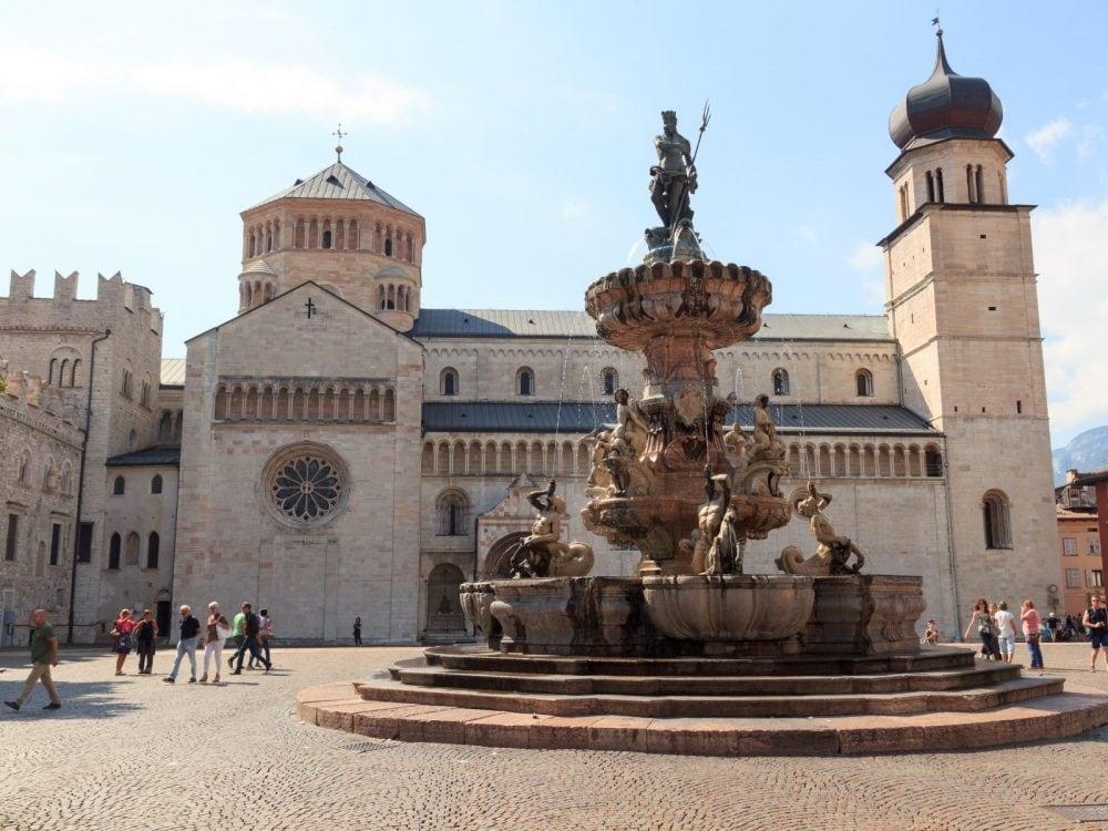 Der Neptunbrunnen auf der Piazza Duomo in Trento