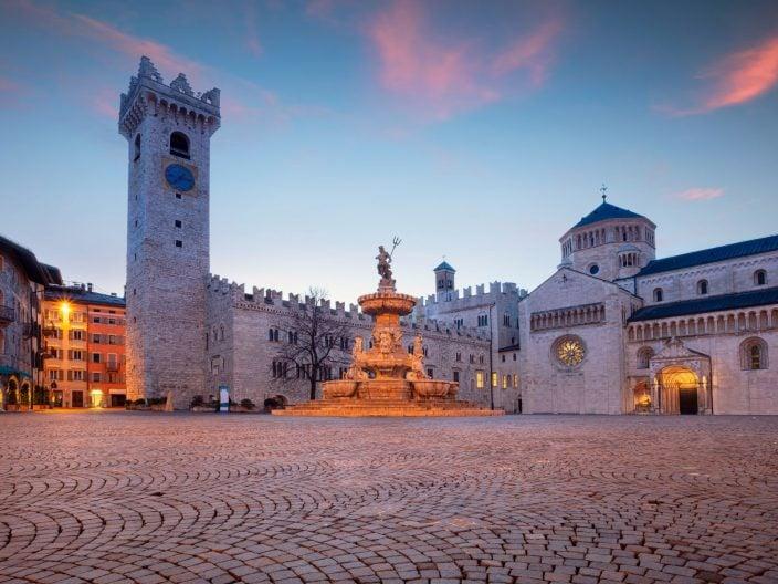 Eine Sicht auf die Piazza Duomo in Trento
