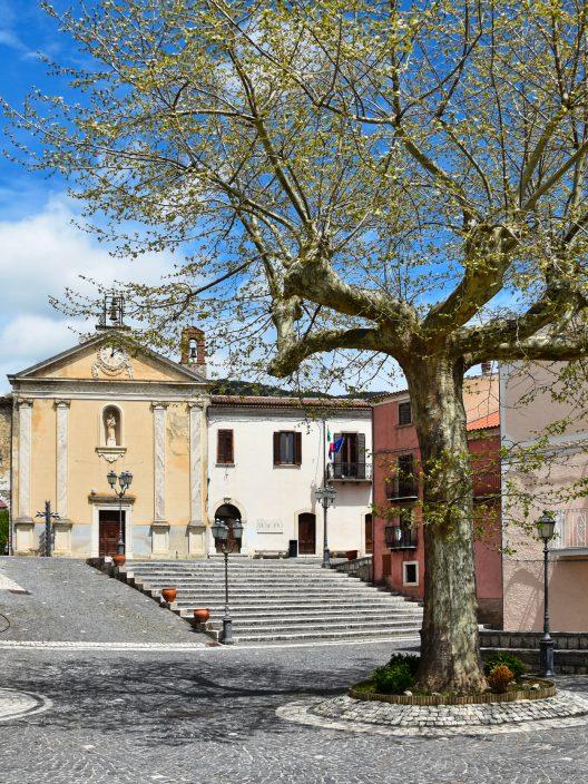 Bring ein Buch mit, schlafe kostenlos im Hotel. In diesem Dorf im Molise kannst du es tun (wirklich).
