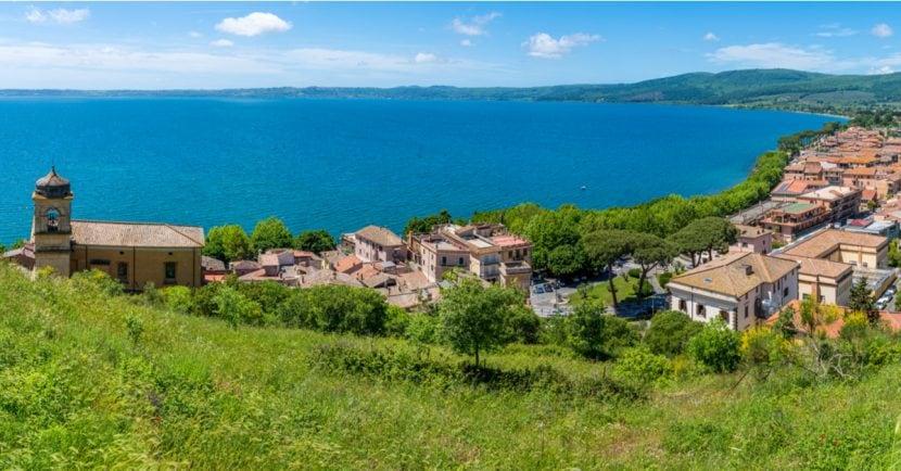 Lago di Bracciano: was man zwischen Dörfern, Routen und Stränden sehen kann