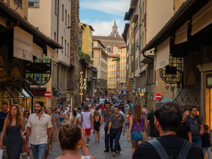 Touristen an der Ponte Vecchio