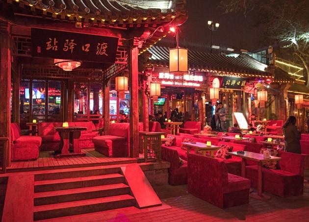 was-man-in-peking-bar-huaihai