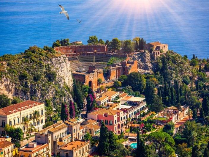 Das Griechische Theater von Taormina, gesehen von der Stadt